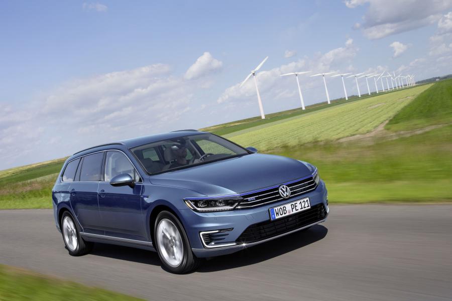  Volkswagen Passat Variant GTE 2015 года  (фото 22 из 30)